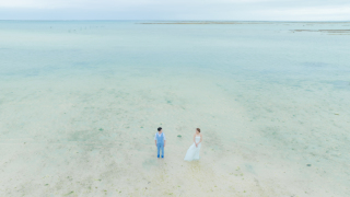 【ビーチ撮影＋ウォーターイン＆ドローン撮影】沖縄らしいウエディングフォト体験★