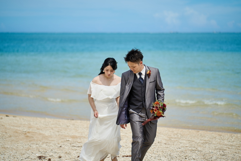 お次は白ドレスとグレータキシードに衣装替え!