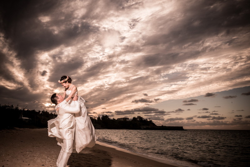 雲の隙間から差し込む光がドラマチック