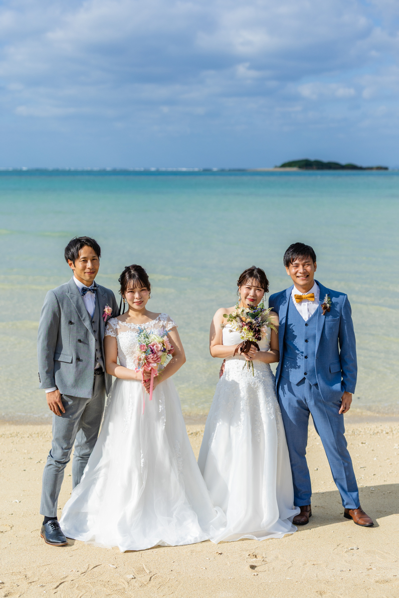 まずは4人並んで！少し緊張ぎみの表情も思い出◎