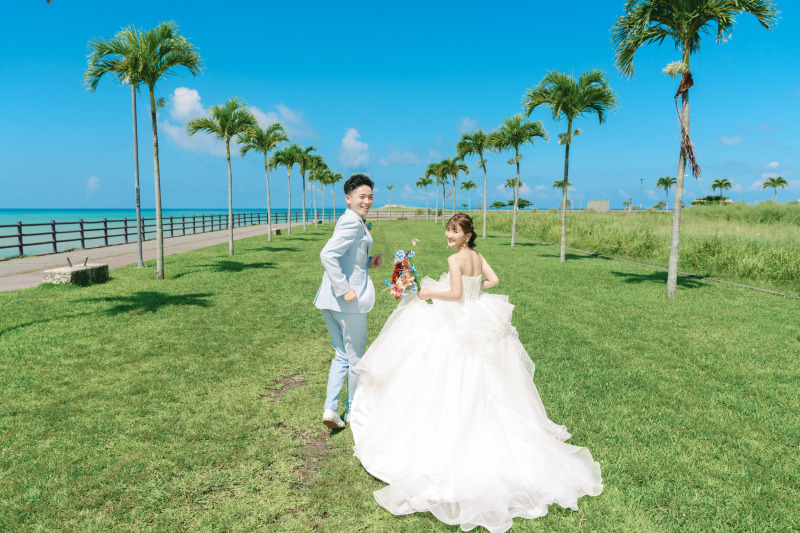 ヤシの木ロードを走りながら振り向きショット！