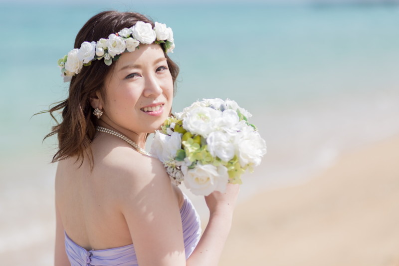 白い肌をホワイト×ラベンダーが引き立てます