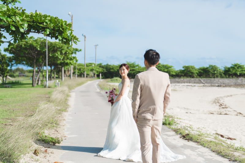 お二人の散歩風景を隠し撮りしているかのよう！