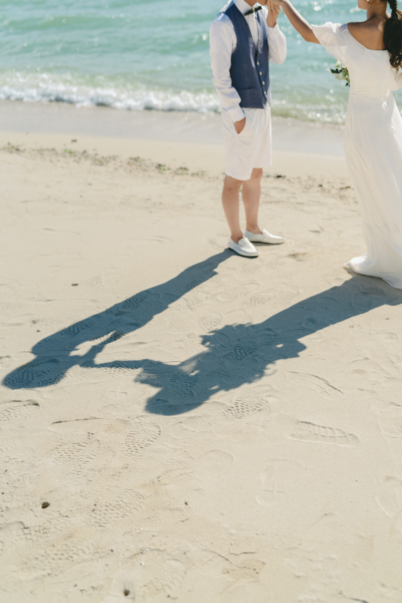 砂浜にうつるシルエット