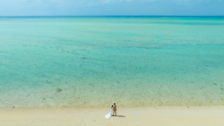 ドローン撮影が魅せるきらめきブルー