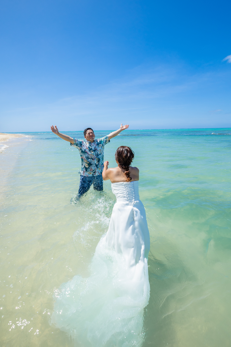 やっぱり海に入ったら…水の掛け合いがしたくなる!