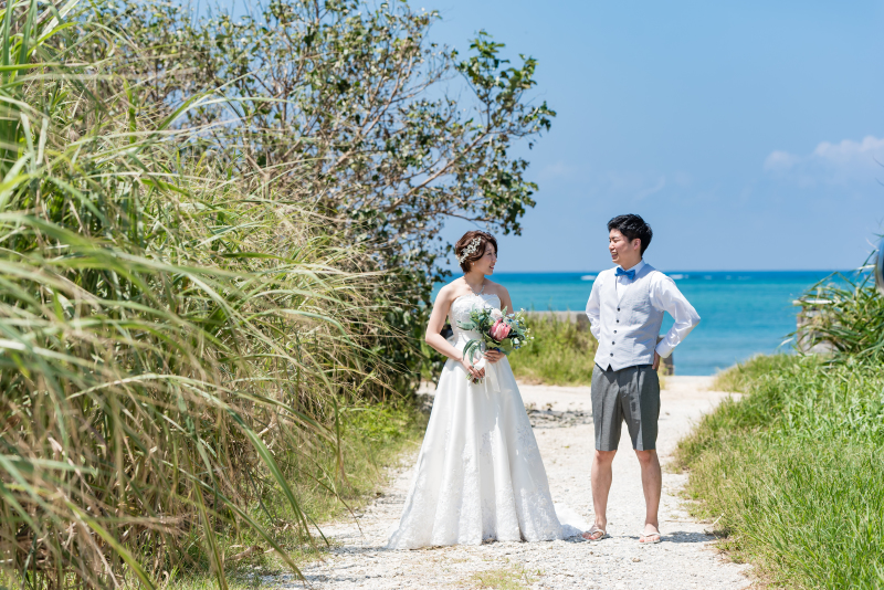 ビーチへ続く道