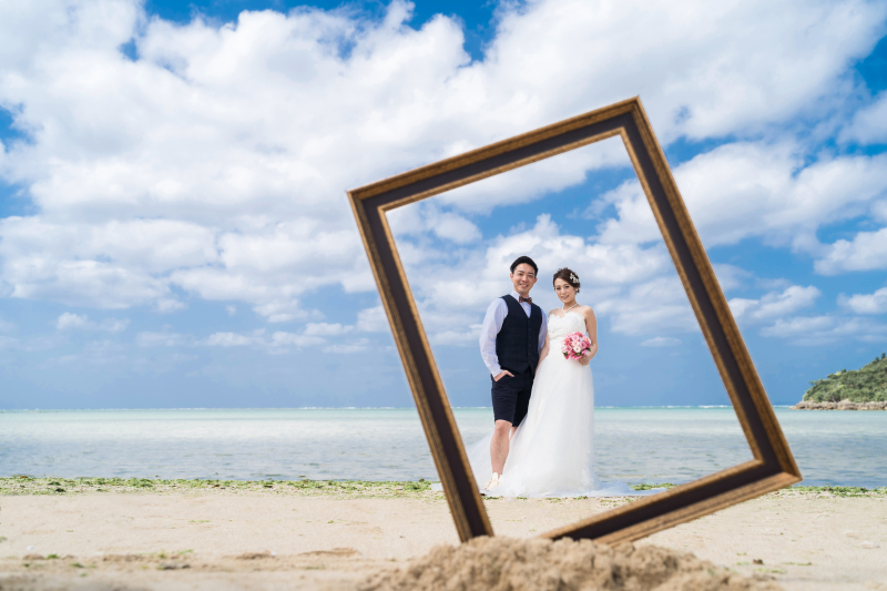 フォトフレームの中に入ってのカットは人気♪