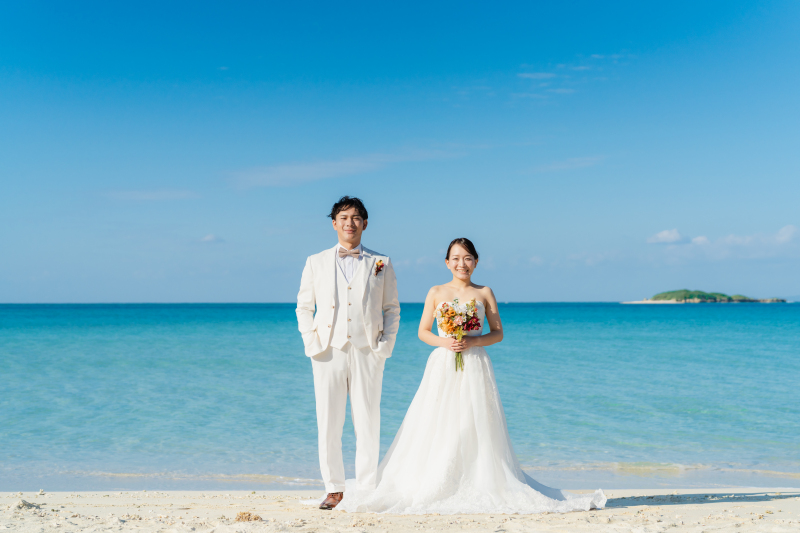 お支度が完了した2人。早速ビーチで撮影スタート！