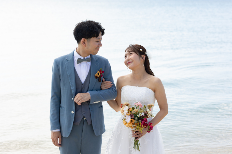 お次は衣装とヘアチェンジでビーチに出発♪