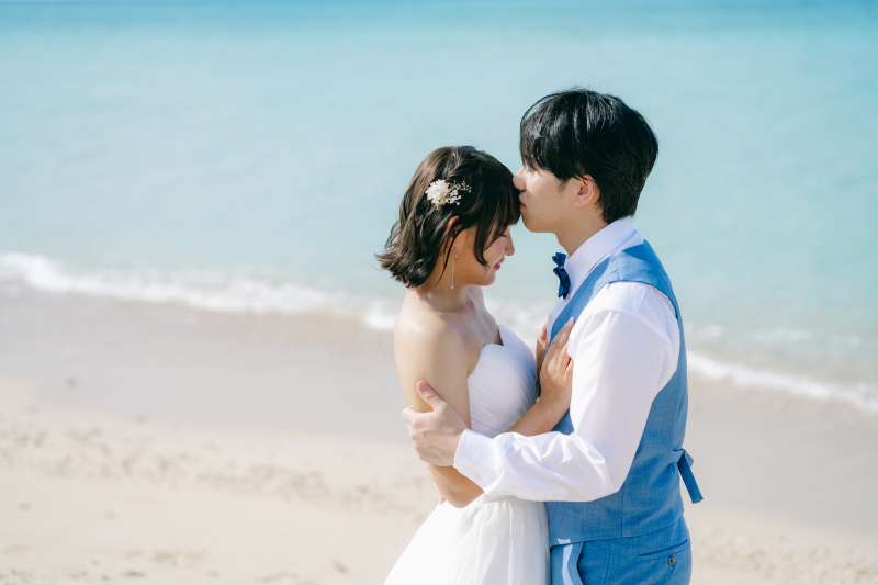 おでこにキスのやさしさあふれるひととき