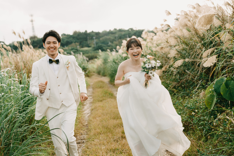 ススキの中を走って！