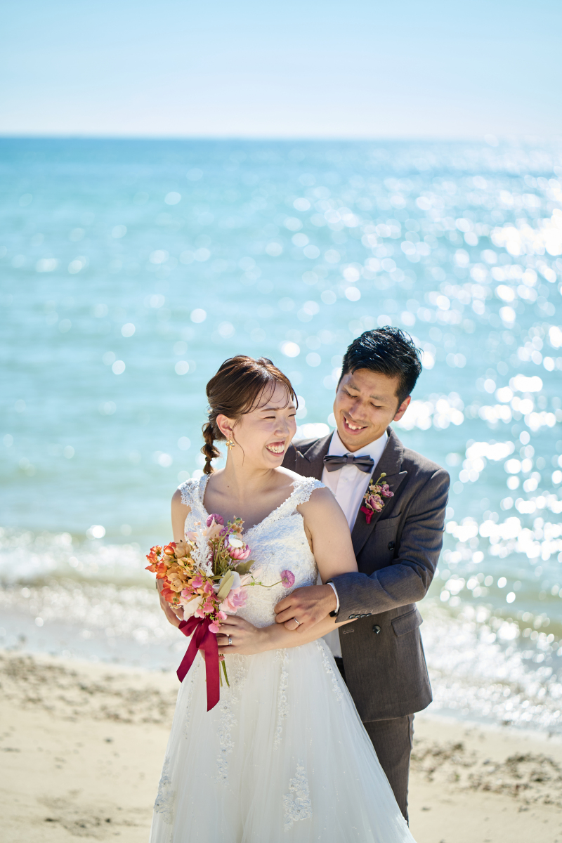 おふたりを祝福するかのようにキラキラと輝く海！