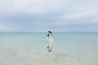 ふたりらしさ満載　ビーチウェディングフォト