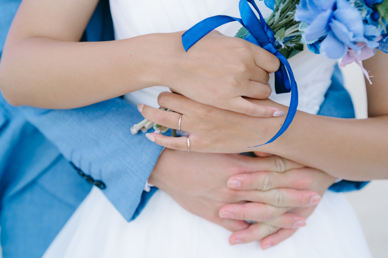 お手元や指輪をメインにした一枚も◎