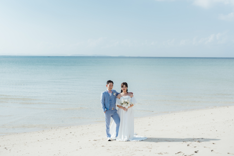 ビーチに到着!少し緊張した様子で撮影スタート!