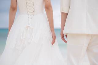 チャペル×ビーチショットで確かめ合う永遠の愛