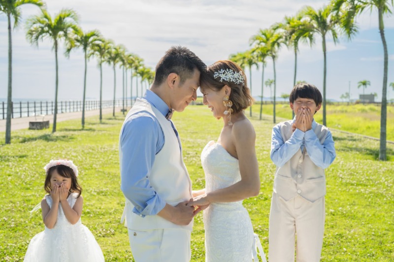 【新郎新婦衣装2着付き|選べる3ロケ+with家族撮影】お子様と一緒に楽しく撮影
