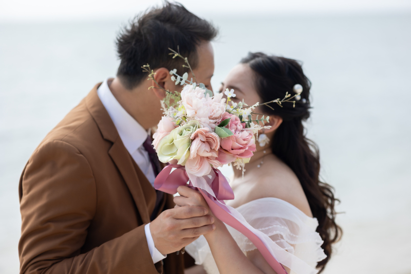 ブーケで顔隠し