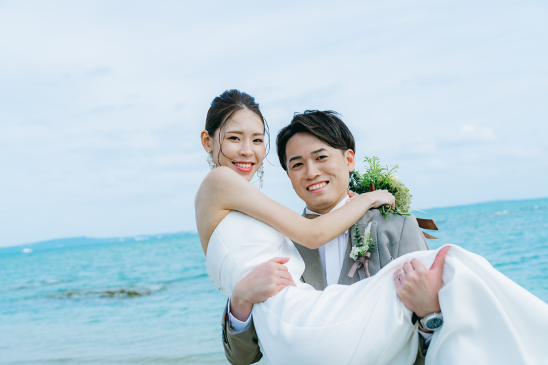 フォトウェディングの王道！お姫様抱っこポーズで♬