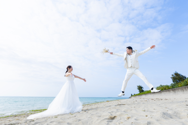 青い海とのラスト撮影はジャーーーンプ！