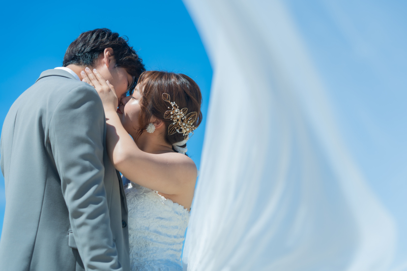 風になびくロングヴェールでロマンティックに!