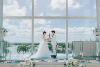 撮影の舞台は海が見える、夢のようなチャペルにて♬