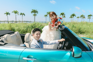 ◇◆ヤシの木ロード◆◇ 青空にそびえ立つヤシの木。沖縄といったらヤシの木を思い浮かべる方も多いはず&hellip;！開放感のあるロケーションで、サワサワと潮風に揺れるヤシの木に癒されながら撮影できるのも魅力です。