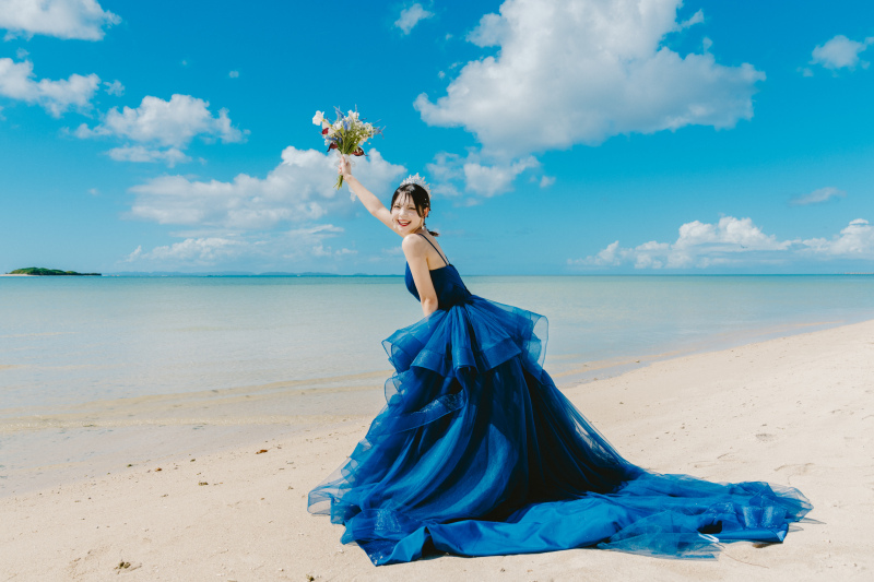 【新婦様ドレス2着付き！】天然ビーチ撮影100カットコミコミプラン 《衣裳追加料金なし！全てのドレス&タキシードから選び放題》