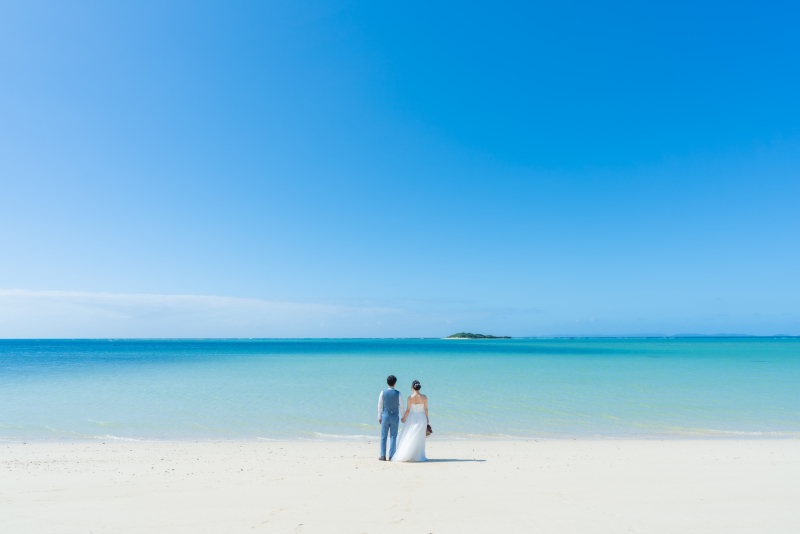 【割引特典あり！】天然ビーチ＆グリーン撮影コミコミ100カットプラン《衣裳追加料金なし！全てのドレス&タキシードから選び放題》