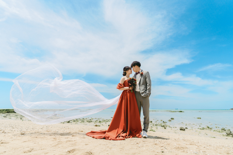 【新婦様ドレス2着付き！】天然ビーチ撮影100カットコミコミプラン 《衣裳追加料金なし！全てのドレス&タキシードから選び放題》