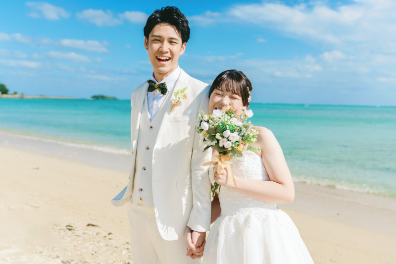 【新婦様ドレス2着付き！】天然ビーチ撮影100カットコミコミプラン 《衣裳追加料金なし！全てのドレス&タキシードから選び放題》