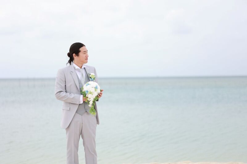 潮風とともに、誇らしき花婿