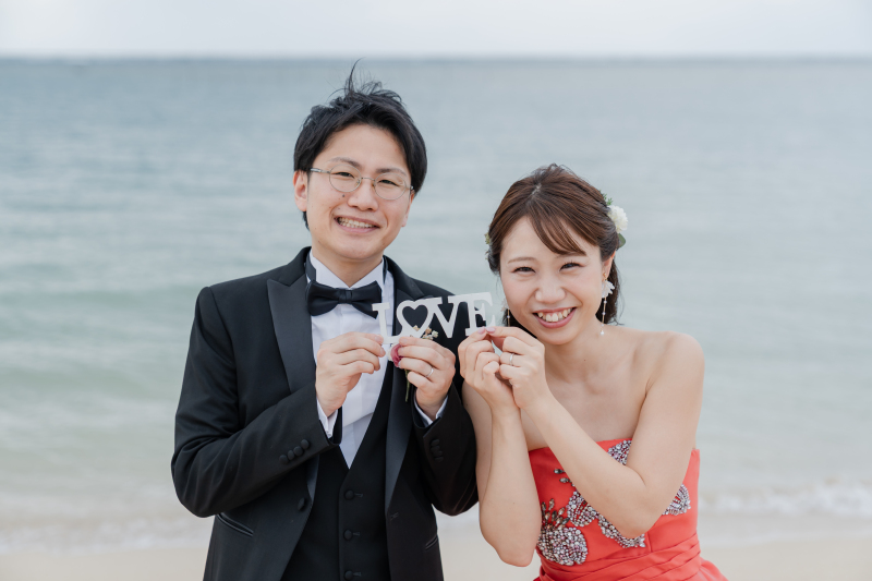 ＼私たち結婚しました♡／幸せいっぱい寄り添う２人