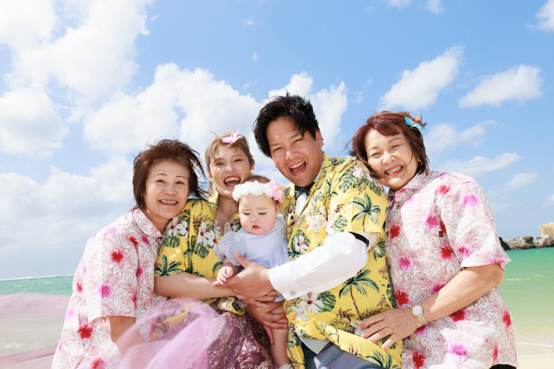 みんなで迎えた素敵な記念日!お揃いのかりゆしで!