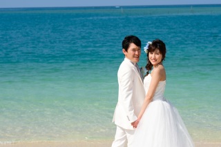 エメラルドグリーン