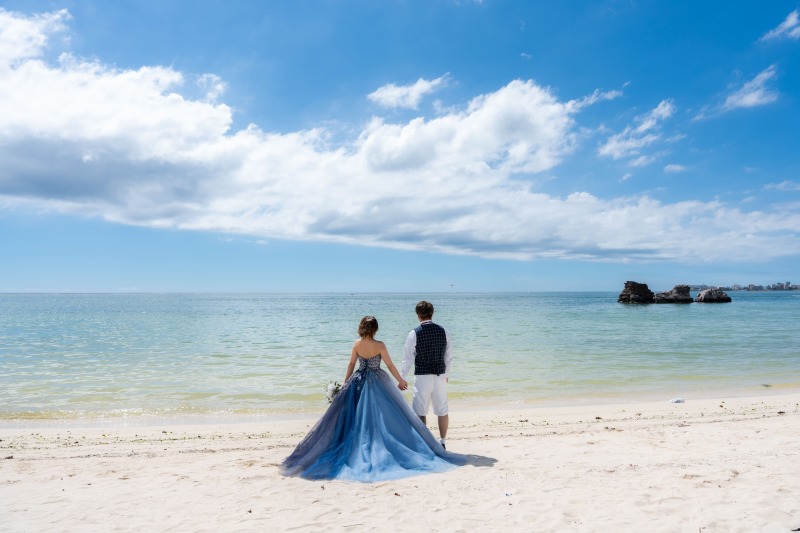 JUST♥MARRIED!ビーチに映える2人の姿