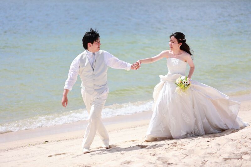 まるでお姫様をエスコートする王子様のような一枚に