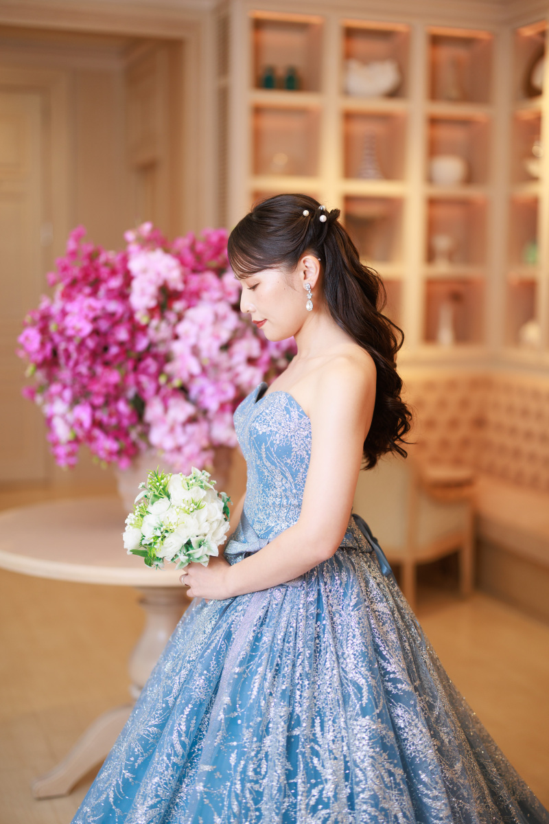 上品なドレスに包まれた美しい新婦様のソロショット