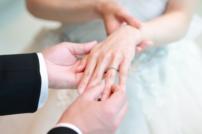 〈挙式風シーンの撮影♪〉挙式で欠かせない指輪交換