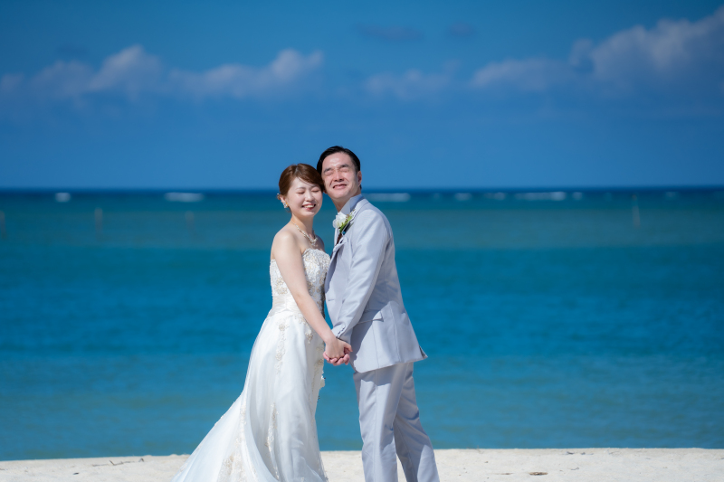 新郎新婦の幸せな表情と二人の絆が感じられるお写真