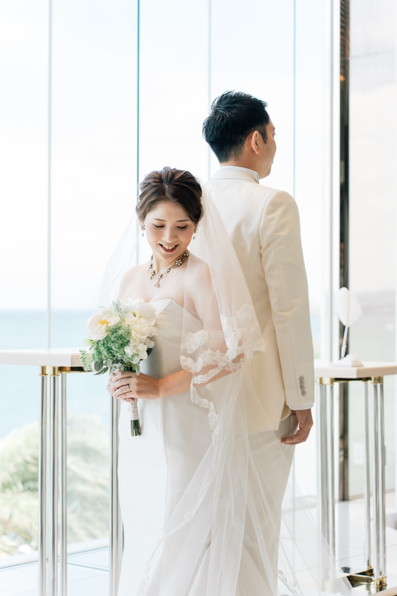 背中合わせ