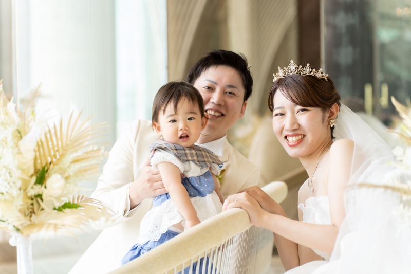 愛しい笑顔が彩る一日 - 家族の絆を感じるフォトウェディング -
