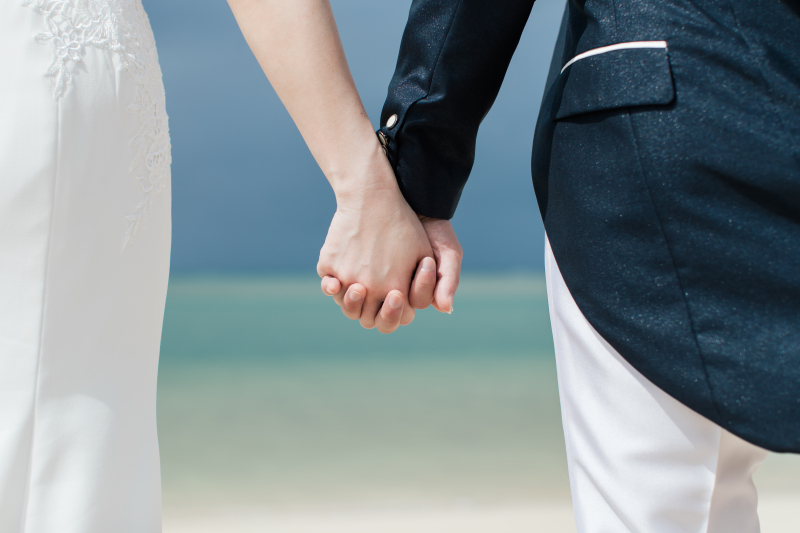 手を繋いで波打ち際を歩く、ただそれだけで幸せです