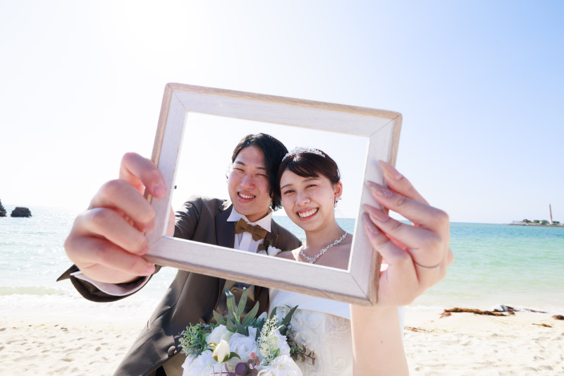 撮影小物を使って楽しいおふたりを記録に♡