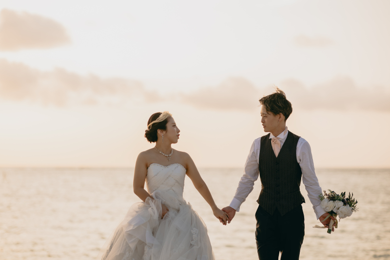 波打ち際を手を繋いで歩く、ただそれだけでいい♡♡