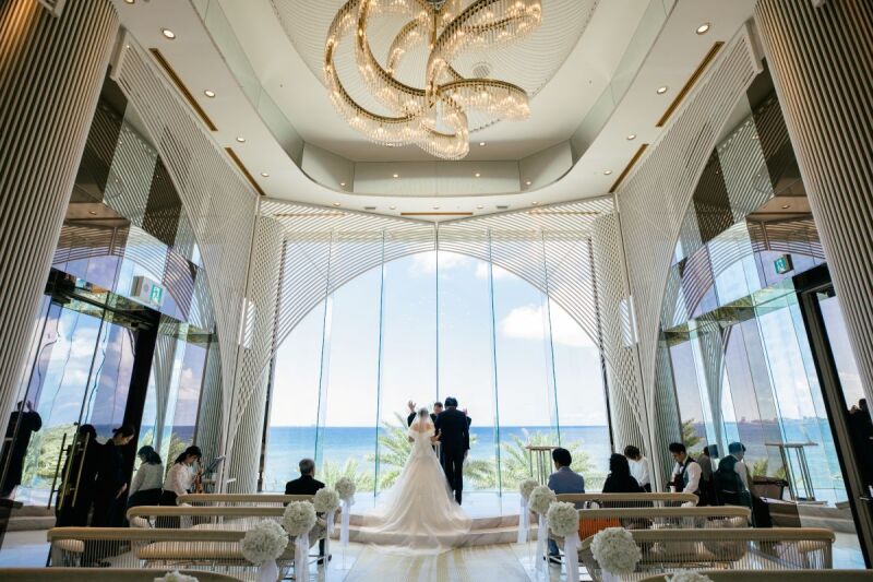 《挙式の様子》新郎新婦を温かく見守るみなさまの姿