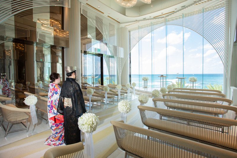 琉装でバージンロードを