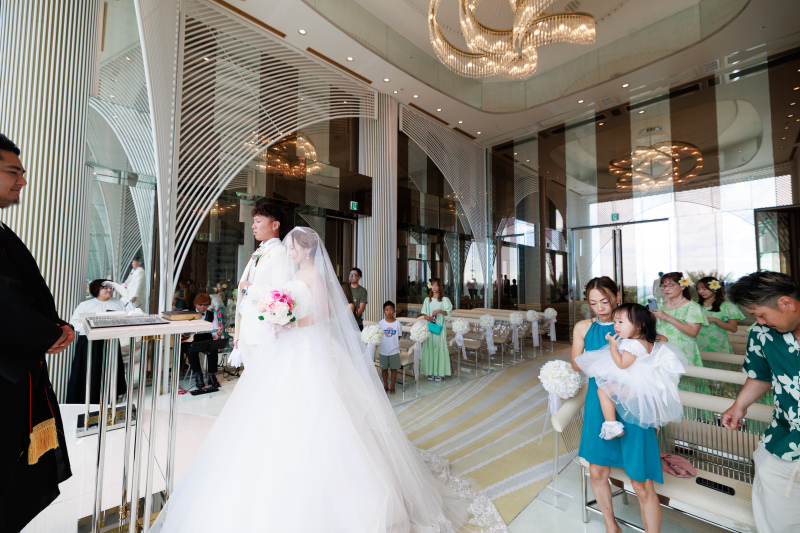 チャペルOPEN♡幸せをかみしめての ご入場です