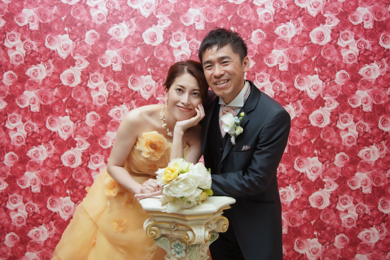 肩を寄せ合いラブラブ♡